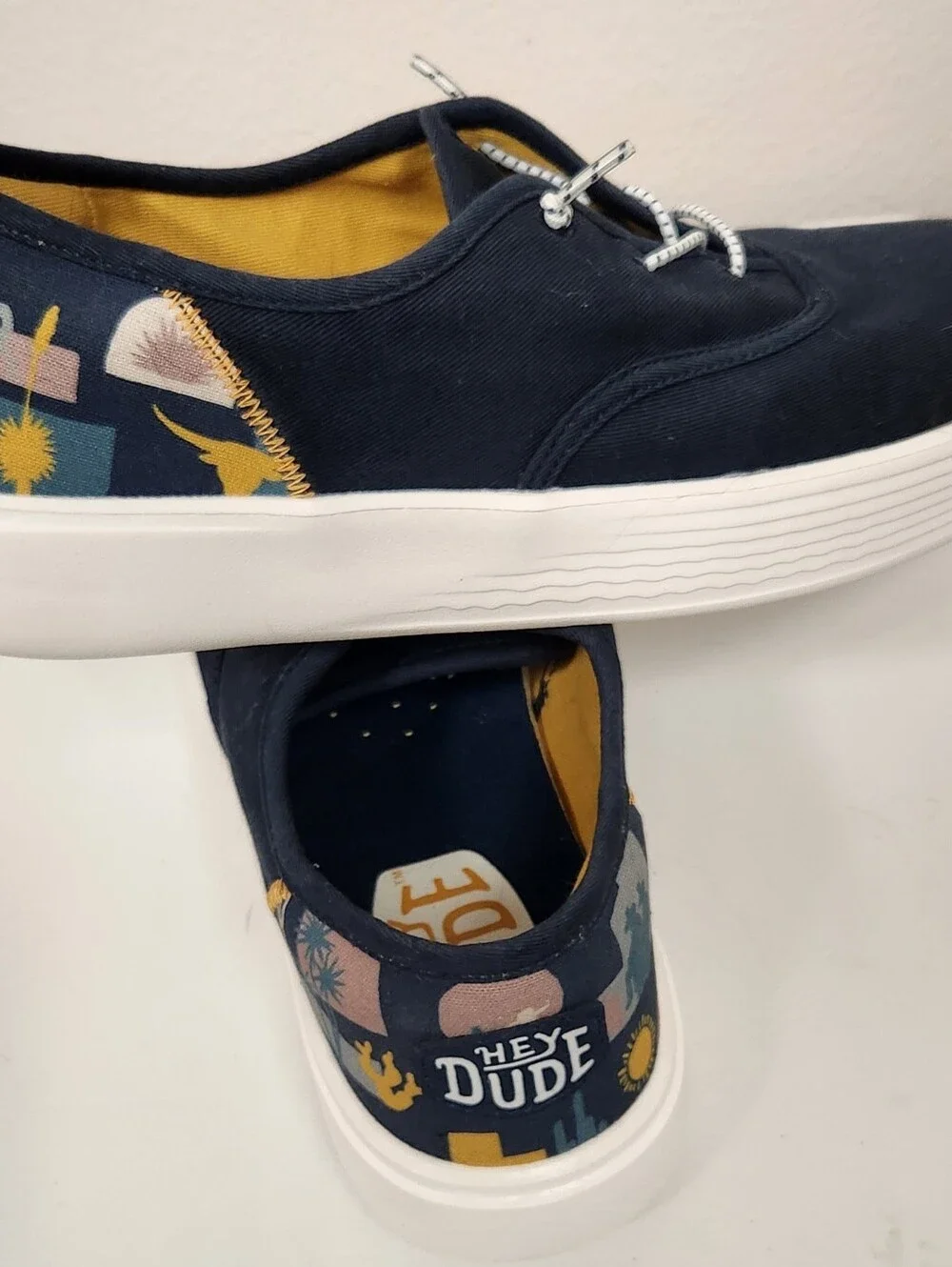 NWOT Hey Dude Men's sz 9, Ladies sz 11